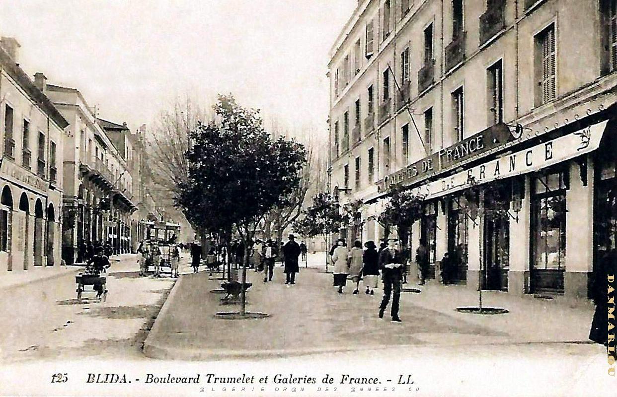 Blida - Boulevard Trumelet  et Galeries de France.jpg